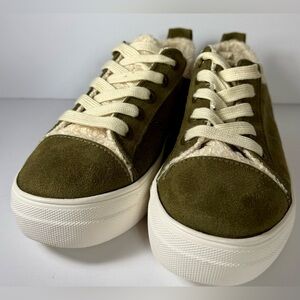 Soda Women’s Size 7 Olive Sherpa Lined Sneakers Platform Lace Up Cozy Casual